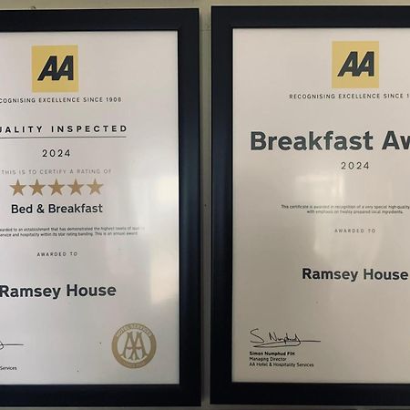 Ramsey House - Luxury Licensed B&B - Parking And Guest Lounge St. Davids  Bagian luar foto